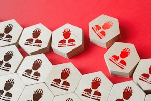 Wie wird der Kündigungsschutz durch die Anzahl der Mitarbeiter bei einem Minijob beeinflusst?