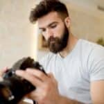 §201a StGB: Fremde Personen zu fotografieren ist laut Gesetz verboten, wenn deren Einverständnis fehlt.