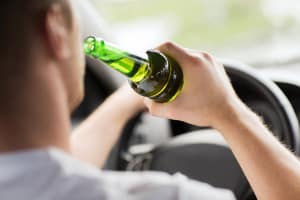 Alkohol und Drogen am Steuer führen zur Entziehung der Fahrerlaubnis.
