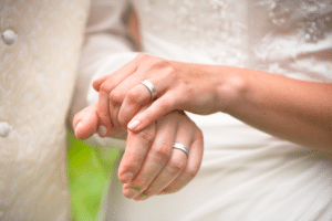 Ein Ankunftsnachweis untersagt eine Hochzeit zwar nicht, Asylsuchende können aber grundsätzlich nur in Ausnahmefällen heiraten.