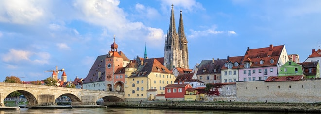 Ein Anwalt für Arbeitsrecht kann bei rechtlichen Berufsfragen in Regensburg aushelfen.