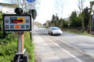 Sie sind überzeugt, dass der Messwert vom Blitzer nicht stimmt? Ein Anwalt für Verkehrsrecht in Duisburg kann Ihnen beim Einspruch beratend zur Seite stehen.