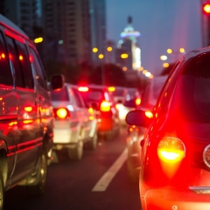 Ein Anwalt für Versicherungsrecht in Frankfurt kann Sie beraten, wenn im Feierabendverkehr ein Unfall passiert.