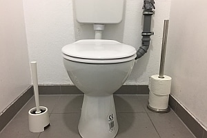 Arbeitsunfall auf der Toilette? Dazu kann es in der Regel nicht kommen.