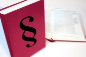 Das Aufenthaltsgesetz definiert, wer sich - trotz Kirchenasyl - illegal in Deutschland aufhält.