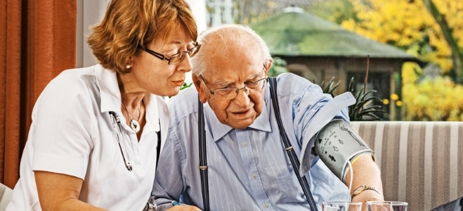 Welche Aufgaben ein Pflegedienst übernimmt, erfahren Sie im nachfolgenden Ratgeber.