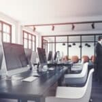 Wenn der Arbeitsplatz endgültig verlassen werden muss: Der Aufhebungsvertrag beendet ein Arbeitsverhältnis i. d. R. sofort.