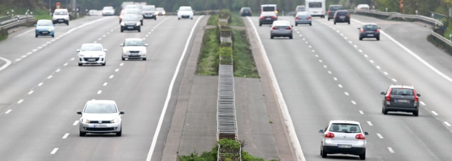 Welche Regeln gelten zum Befahren der Autobahn in Deutschland?