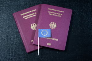 Eine Begründung für Ihren Einbürgerungsantrag soll den Behörden zeigen, warum Ihnen die deutsche Staatsbürgerschaft wichtig ist.