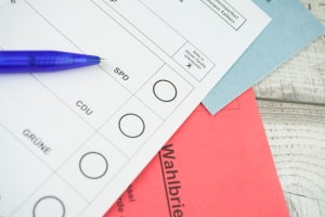 Wie sicher ist die Briefwahl? Ein möglicher Wahlbetrug soll durch verschiedene Maßnahmen verhindert werden.