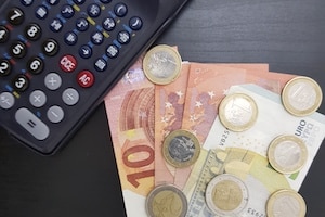 Beim Bürgergeld wird die Ausbildungsvergütung angerechnet. Für Azubis gilt aber bspw. ein Freibetrag in Höhe der Minijobgrenze.