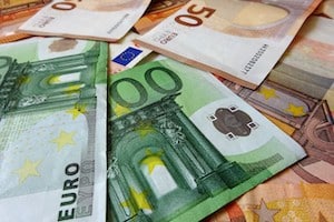 Wie viel Sie verdienen dürfen, um Bürgergeld zu erhalten, richtet sich nach Ihrem Bedarf. Dementsprechend gibt es beim Bürgergeld keine feste Einkommensgrenze für Ehepartner.