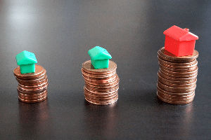 Bürgergeld: Die Höhe vom Vermögen hat eine große Auswirkung auf den Anspruch auf das Bürgergeld. Je höher das Vermögen, desto geringer ist der Anspruch.