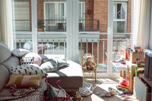 Zusätzlich zum Bürgergeld-Regelsatz aus der Tabelle übernimmt das Jobcenter z. B. auch Kosten für Ihre Miete.