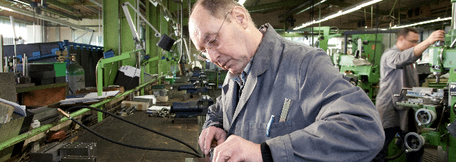 Bürgergeld und gleichzeitig arbeiten: Auch neben einer Arbeitstätigkeit können Sie einen Antrag auf das Bürgergeld stellen.