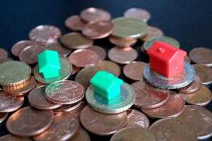 Beim Antrag auf Bürgergeld darf Ihr Vermögen den Freibetrag nicht überschreiten. Das gilt ebenfalls für jegliche Immobilien in Ihrem Besitz, die Sie nicht selbst bewohnen.