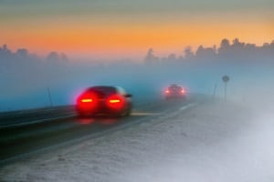 Ein Bußgeld für eine Geschwindigkeitsüberschreitung kann auch für das Nichtanpassen des Tempos bei Nebel erfolgen.