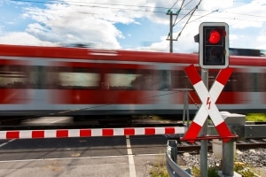 Cyberterrorismus zielt auf die Störung von Infrastrukturen ab und manipuliert unter anderem den Bahnverkehr.