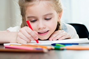 Im Ehevertrag kann auch das Sorgerecht für die Kinder geklärt werden, falls es zur Trennung kommt.