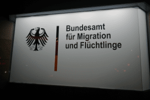 Einbürgerung mit 60 Jahren: Das Verfahren ist in Deutschland für ältere Personen zum Teil vereinfacht.