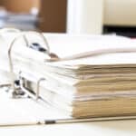 Vom Arbeitnehmer benötigen Vorgesetzte keine Einverständniserklärung für die Personalakte – Ersterer kann aber Einsicht fordern.)