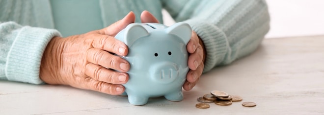 Wie können pflegende Angehörige vom Entlastungsbudget profitieren? Die Antwort liefert dieser Ratgeber.