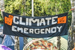 Protest gegen die Klimakrise: Extinction Rebellion setzt auf zivilen Ungehorsam und will die Regierungen damit endlich zum Handeln bewegen.
