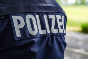 Fahrerflucht: Was tun, wenn Sie weitergefahren sind? Am besten sollte die nächste Polizeistation aufgesucht werden.