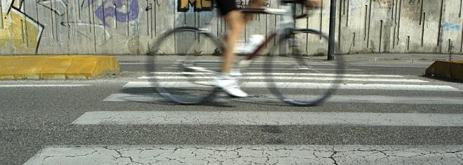 Schreibt das Gesetz für Fahrten mit dem Fahrrad eine maximale Geschwindigkeit vor?