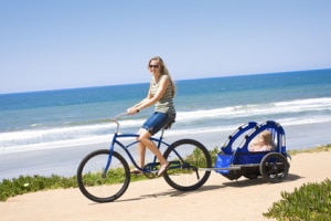 Fahrrad. Mit einem Kind kann der Trabsport auch per Anhänger erfolgen. Maximal zwei Kinder sind erlaubt.