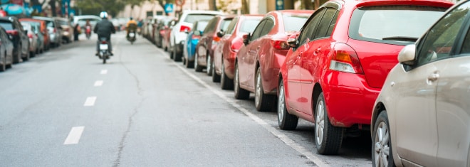 Falsch parken: Ein Bußgeld ist häufig die Konsequenz.