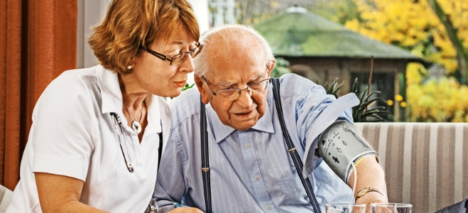 Welche Aufgaben ein Pflegedienst übernimmt, erfahren Sie im nachfolgenden Ratgeber.