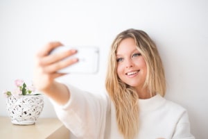 Zeit für ein Selfie: Doch droht bei einem Foto in der Wahlkabine Ärger?