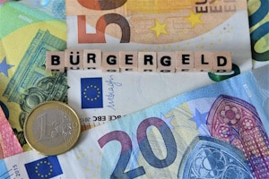 Für wen wie viel Bürgergeld bestimmt ist, hängt unter anderem vom Alter ab.