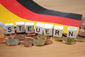Durch den steuerlichen Grundfreibetrag bleibt das Existenzminimum steuerfrei.