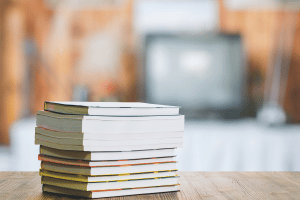 Empfängern von Hartz-IV stehen die Kosten für Schulbücher zu.