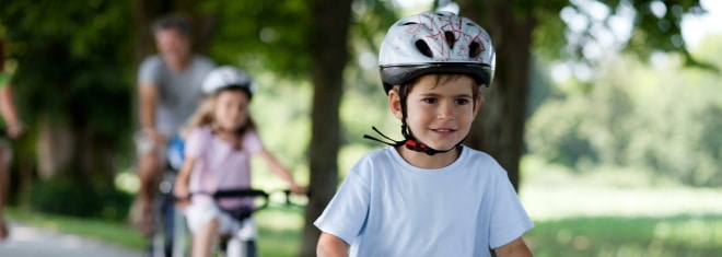 Helmpflicht beim Fahrrad: In Deutschland schreibt der Gesetzgeber dies bislang nicht vor.