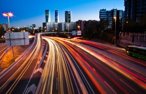 Überschreitung der Höchstgeschwindigkeit innerorts: Auch auf der Stadtautobahn können dieselben Sanktionen drohen.