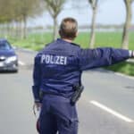 Eine Oberkommissarin und ein Hauptmeister klagten gegen die Kennzeichnungspflicht für Polizeibeamte, weil sie verstärkte Übergriffe fürchteten.