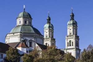 In Deutschland bemisst sich die Kirchensteuer an der Einkommensteuer.