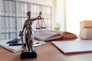 Eine Klage gegen die Arbeitspflicht für Asylbewerber wurde vom Landessozialgericht Thüringen abgewiesen.