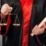 Körperverletzung ist eine Straftat, die im Strafrecht sanktioniert wird