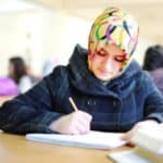 Wäre ein Kopftuchverbot für Mädchen an Schulen verfassungsgemäß? Diese Frage ließ eine Frauenrechtsorganisation gutachterlich prüfen.