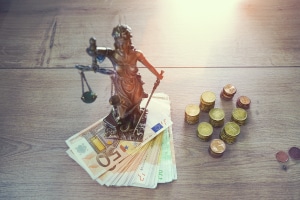 Die Kosten für eine Berufsrechtsschutzversicherung liegen zwischen 98 und 344 Euro jährlich.