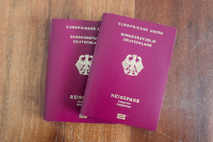 Weitere Kosten: Ein deutscher Pass für die Einbürgerung muss noch beantragt werden.