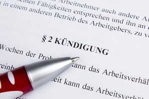 Der Kündigungsschutz beim Arbeitnehmer besteht ab einer Betriebszugehörigkeit von sechs Monaten.