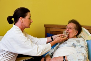 Ab Pflegegrad 2 besteht Anspruch auf Kurzzeitpflege sowie Verhinderungspflege.
