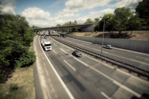 Für Lkw-Fahrer gelten generelle Fahrverbote an Sonntagen und zum Teil auch samstags.