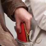 Paragraph 242 StGB: Welche Strafe droht einem Täter bei Diebstahl?