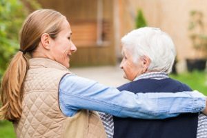 Das Pflegerecht unterstützt Angehörige bei der Pflege von Familienmitgliedern. 